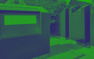 foto van ondergrondse containers in duotoon