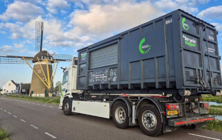 De RecycleHopper op de Molendijk bij Goudswaard