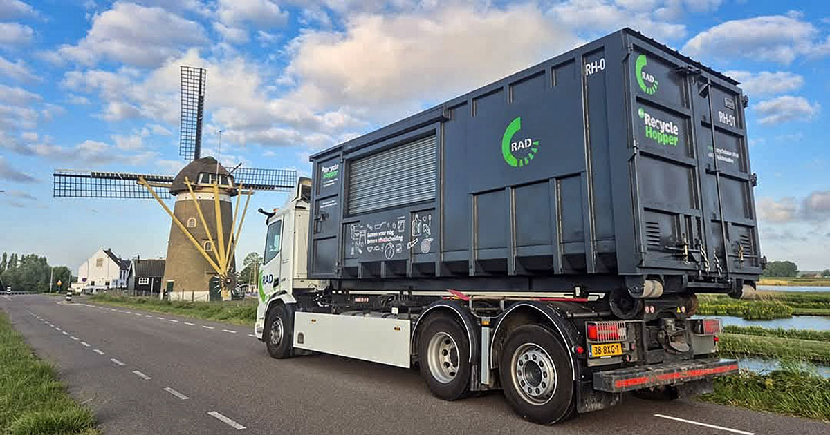 De RecycleHopper op de Molendijk bij Goudswaard